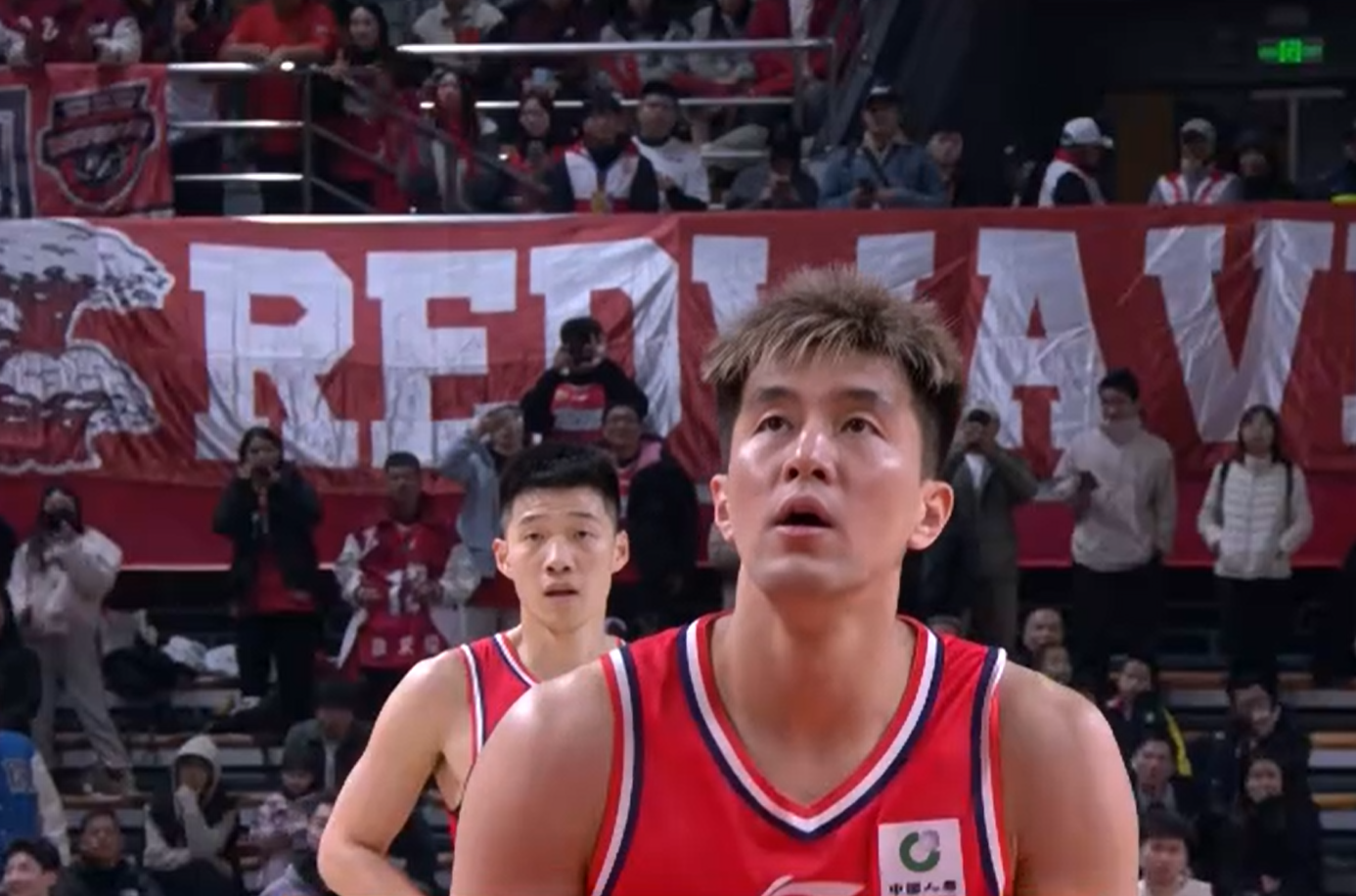 世界杯直播客户端下载-突发！郭艾伦受到重伤，被担架送往医院，恐赛季报销