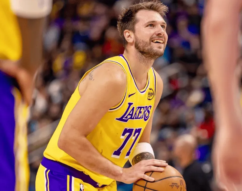 世界杯手机版官网入口-得分手！东契奇目前连续21场20+、连续13场30+、连续3场40+